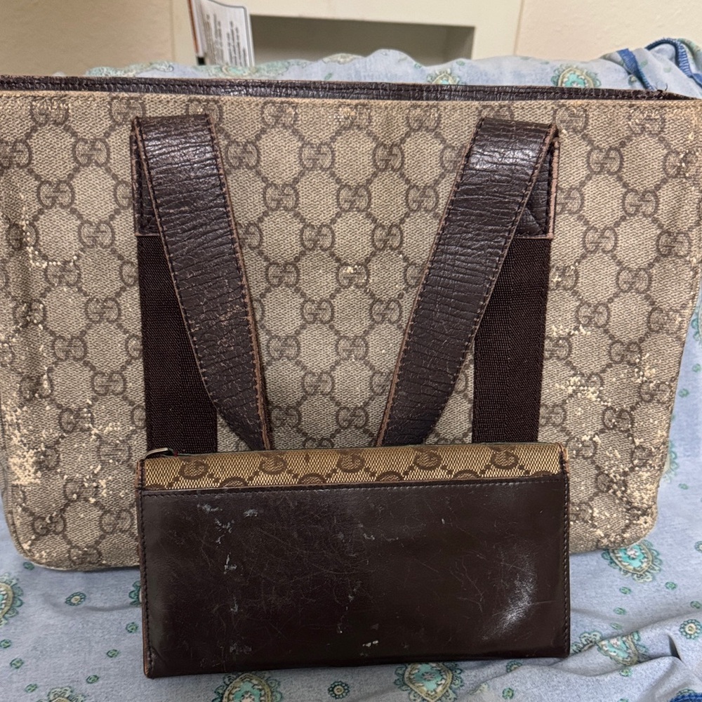 Gucci Beige Monogram Canvas Tote with Brown Leather Trim and Matching Pouch - Picture 3 of 14